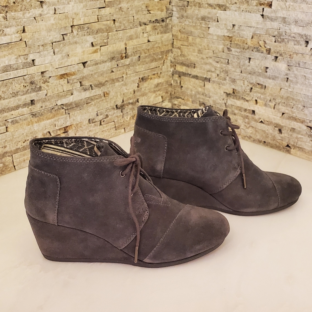 Tom's Desert Wedge Suede Bootie